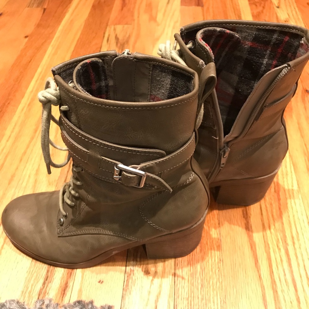 GUESS Combat Boot - Picture 3 of 5